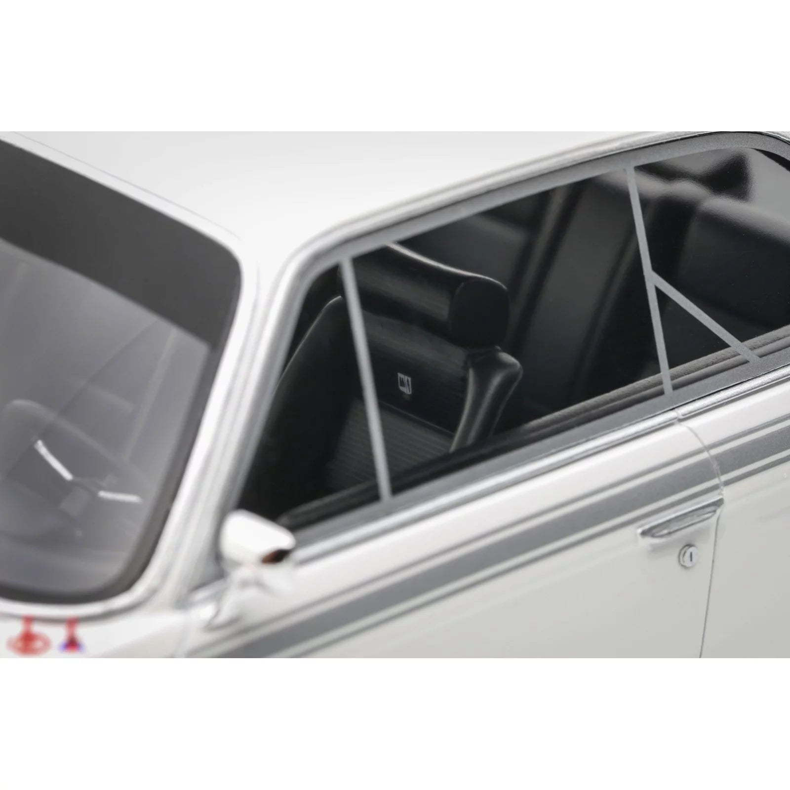 1/18 OttoMobile BMW 3,0 CSL Chamonix White 1972