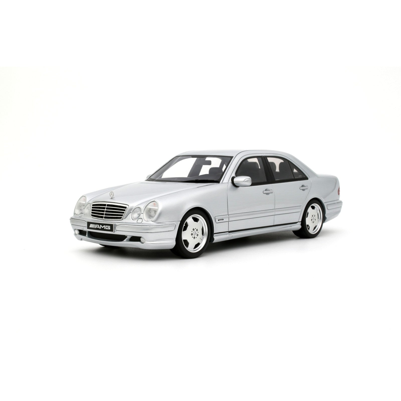 1/18 OttoMobile Mercedes-Benz E55 AMG W210 Brilliant Silver 744 2001