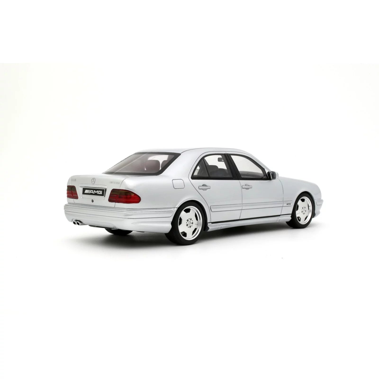 1/18 OttoMobile Mercedes-Benz E55 AMG W210 Brilliant Silver 744 2001