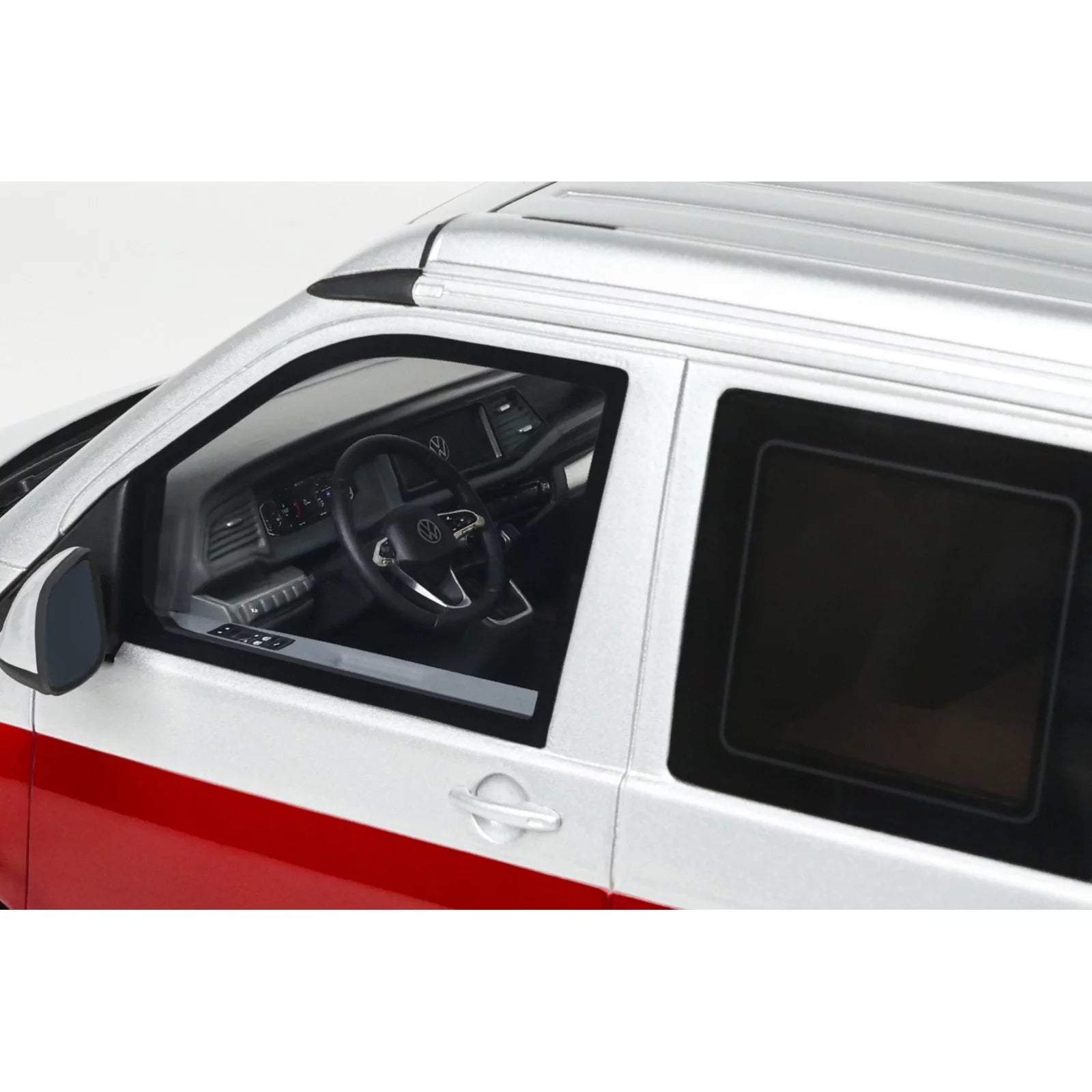 1/18 OttoMobile Volkswagen T6.1 California Ocean Fortana Red / Reflex Silver 2021 (Vorbestellung)