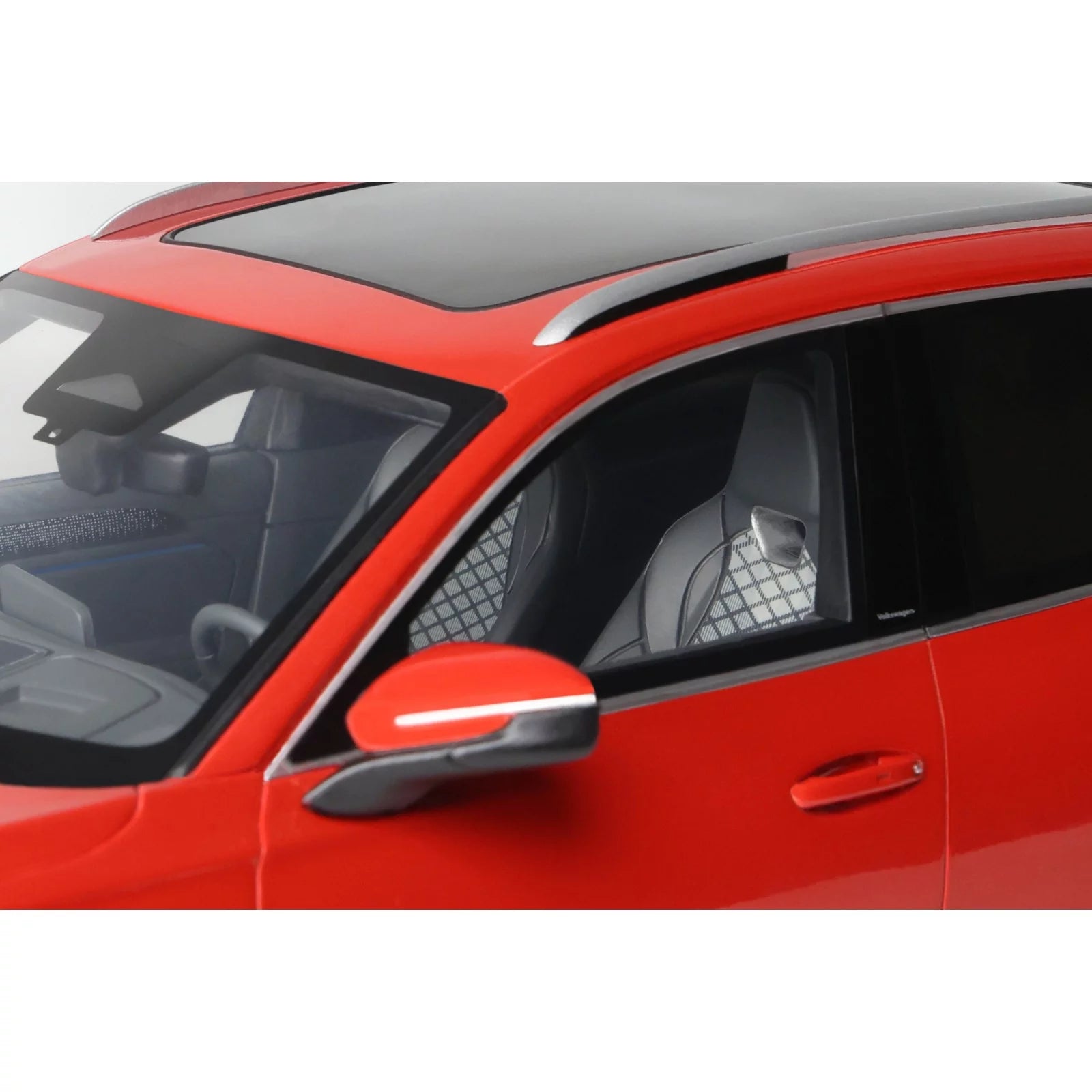 1/18 OttoMobile Volkswagen Tiguan e Tsi R-Line Persimmon Red Metallic LB3B 2024