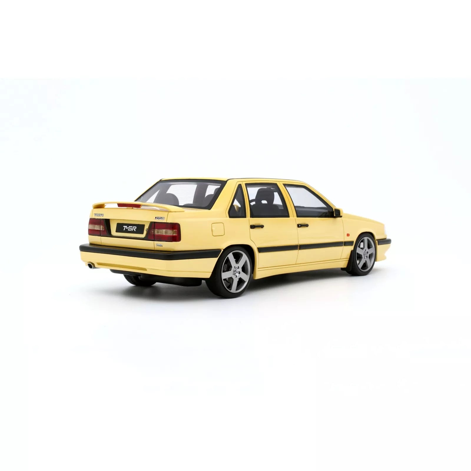 1/18 OttoMobile Volvo 850 T-5R Cream Yellow 1996