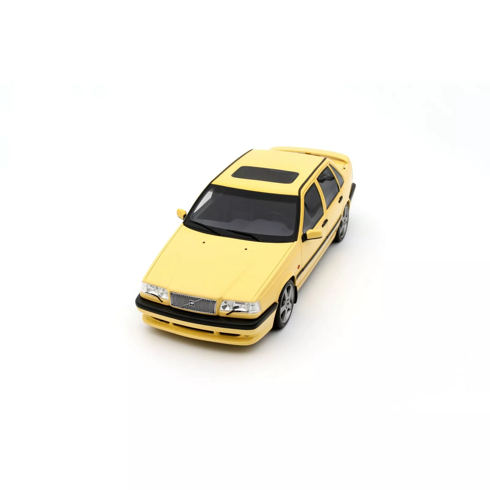 1/18 OttoMobile Volvo 850 T-5R Cream Yellow 1996