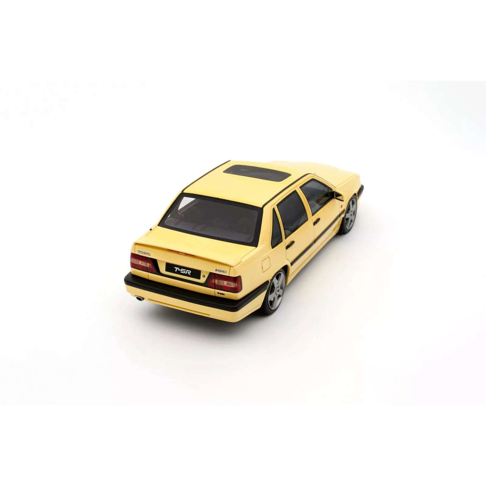1/18 OttoMobile Volvo 850 T-5R Cream Yellow 1996